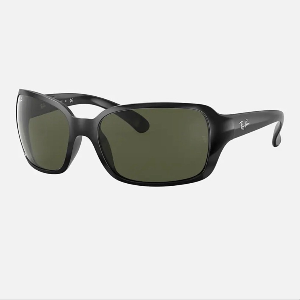 Original USA Ray-Ban Sunglasses W/Case Black frames and Smoke Lenses. CLASSIC!